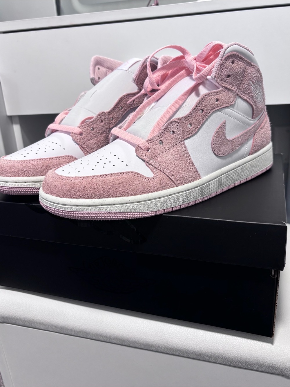 Men’s Jordan 1 Mid SE Legend Pink Size 9.5
